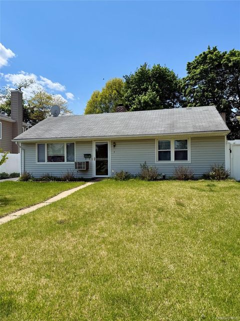Homes For Rent - 16 Greenway Circle<br/> Syosset, NY 11791