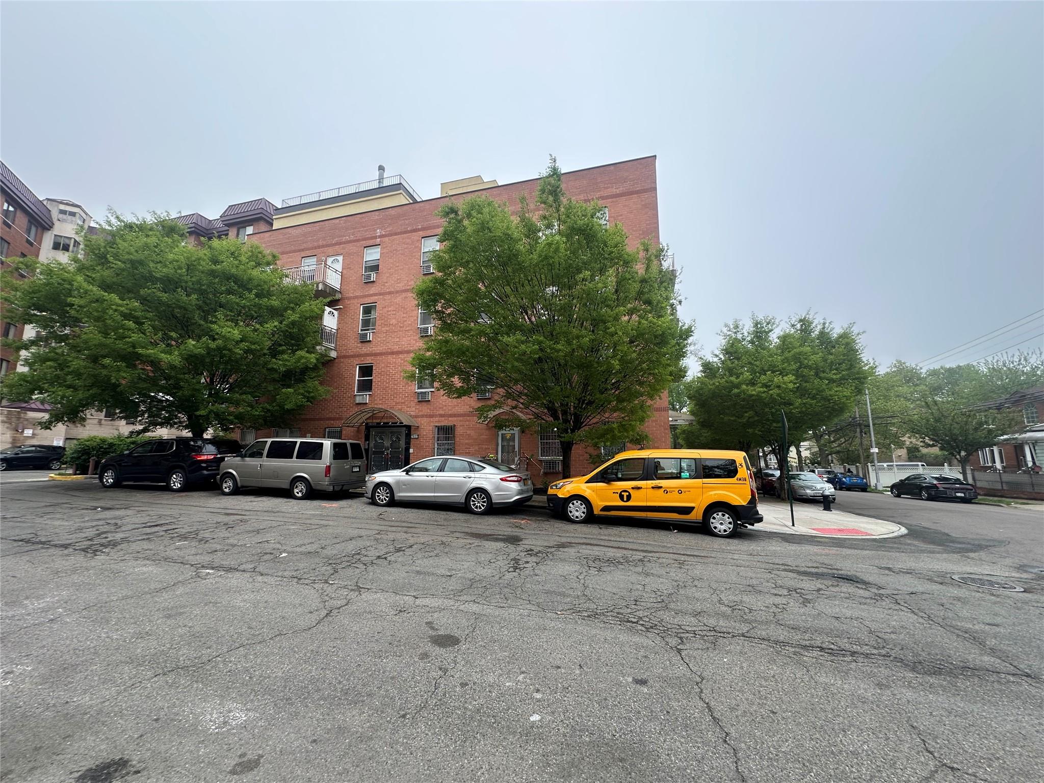 Property for Sale at 159 Street 205, Flushing, Queens, NY - Bedrooms: 2 
Bathrooms: 1 
Rooms: 4  - $528,000