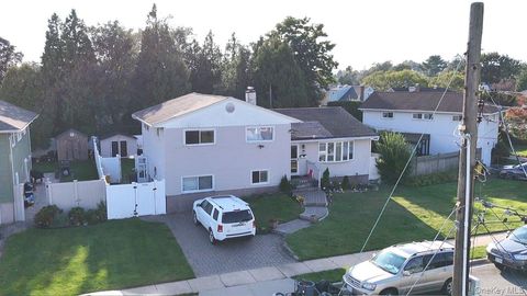 58 Narcissus Avenue Hicksville NY 11801