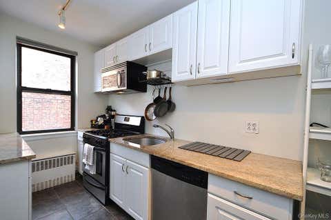 Homes For Sale - 142 Garth Road #1A<br/> Scarsdale, NY 10583