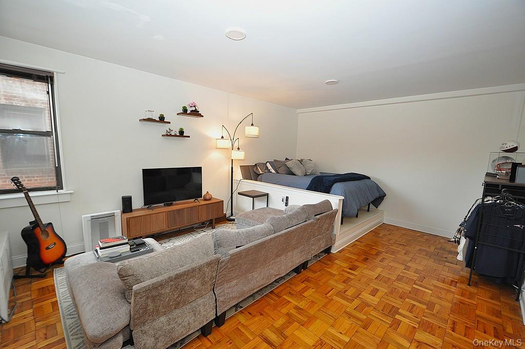 142 Garth Road 1A