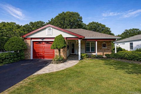 Homes For Sale - 2 Bedford Court<br/> Ridge, NY 11961