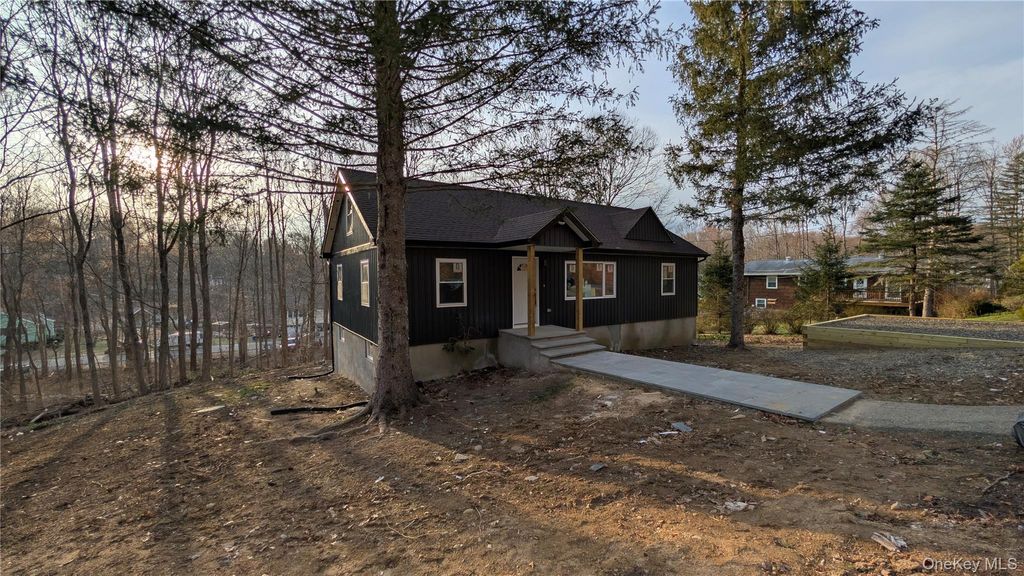 Photo of 9 Park Road, Carmel, NY 10512 (MLS # 974972)