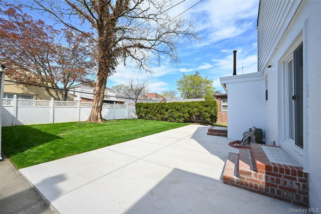 Photo of 73-36 196th Street, Fresh Meadows, NY 11366 (MLS # 986694)