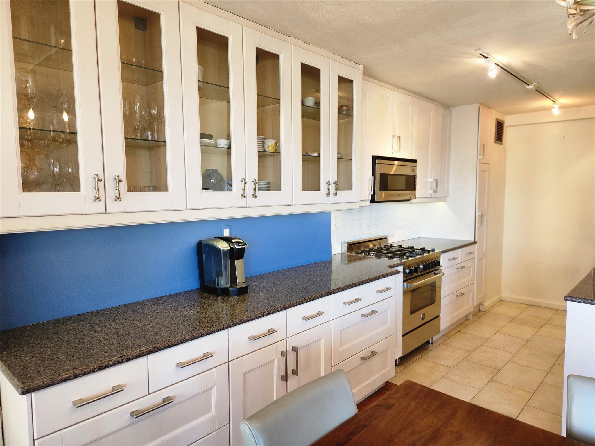 18-15 215th Street #6 M, New York, New York image 1