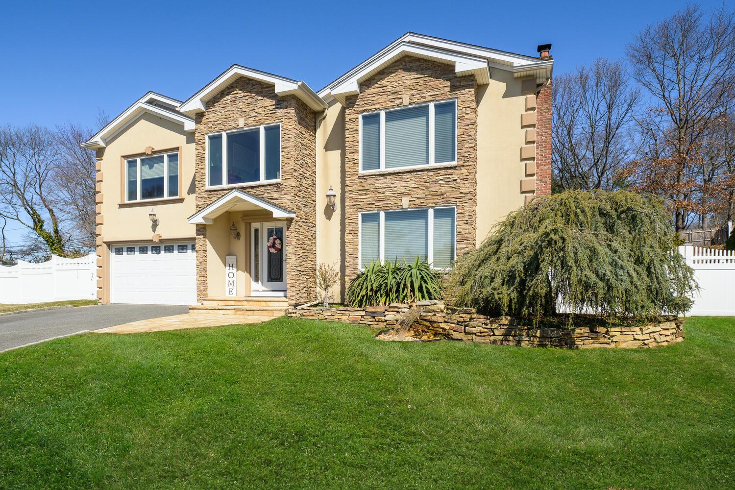 50 Townline Court, Hauppauge, New York image 2