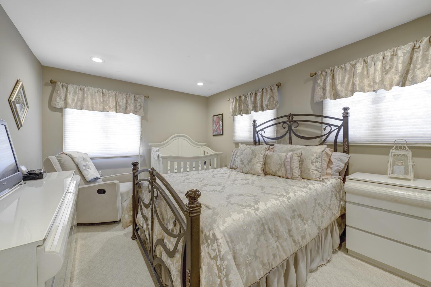50 Townline Court, Hauppauge, New York image 13