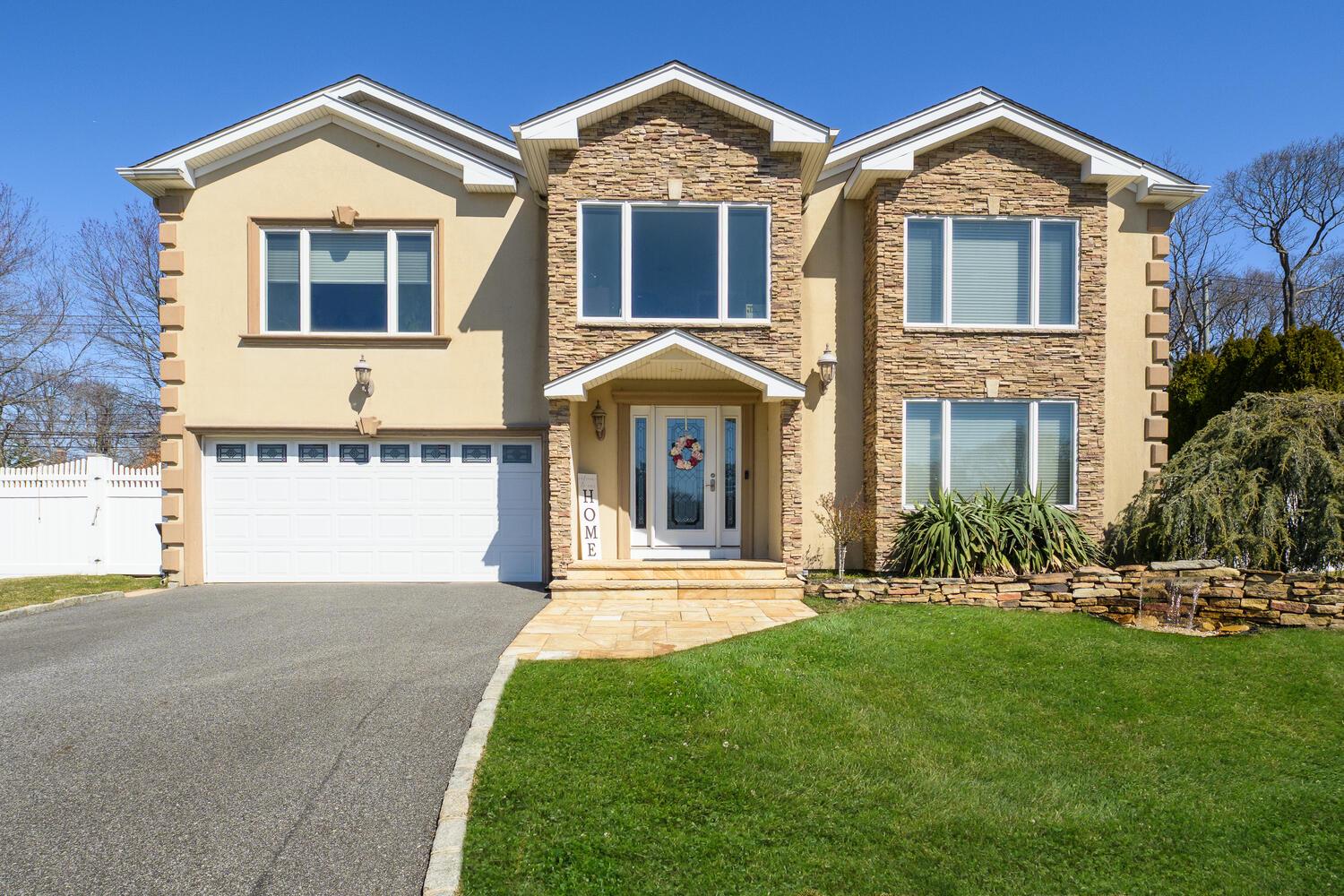 50 Townline Court, Hauppauge, New York image 1