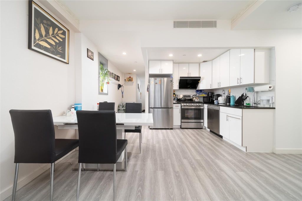 Photo of 144-27 Sanford Avenue #4K, Flushing, NY 11355 (MLS # 895553)