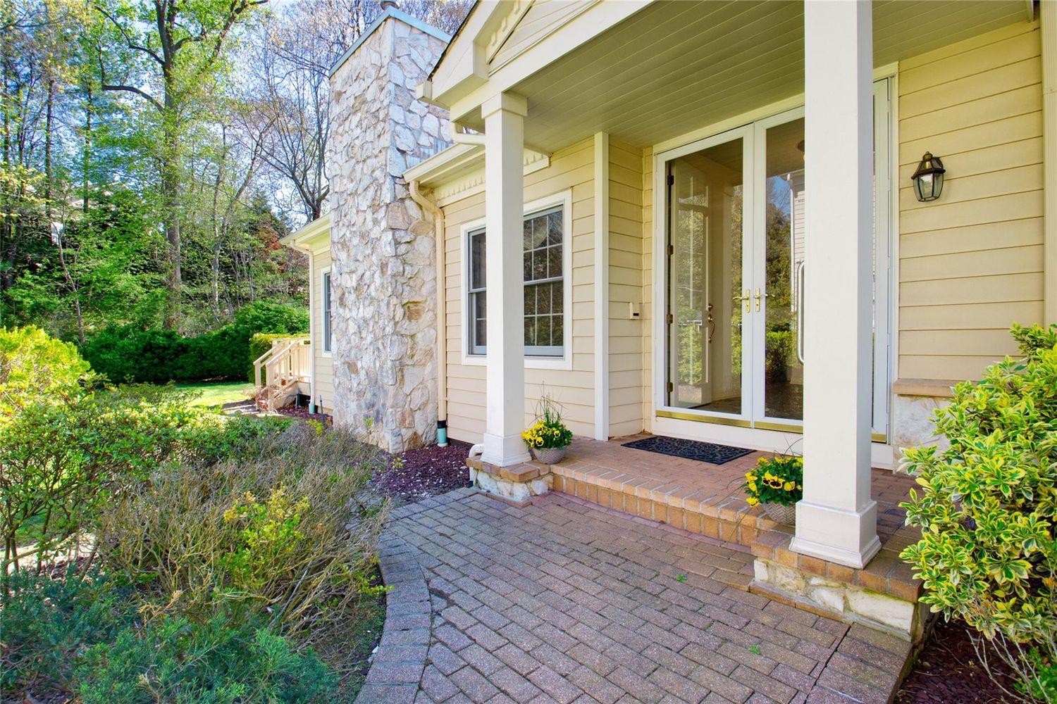 448 Links Drive, Roslyn, New York image 3