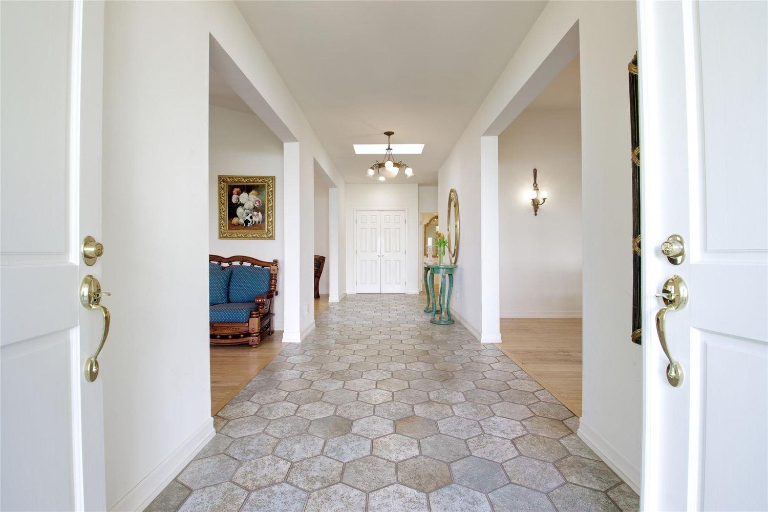 448 Links Drive, Roslyn, New York image 4