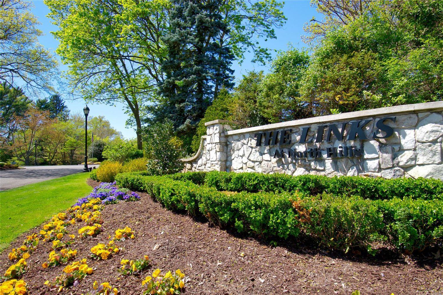 448 Links Drive, Roslyn, New York image 1