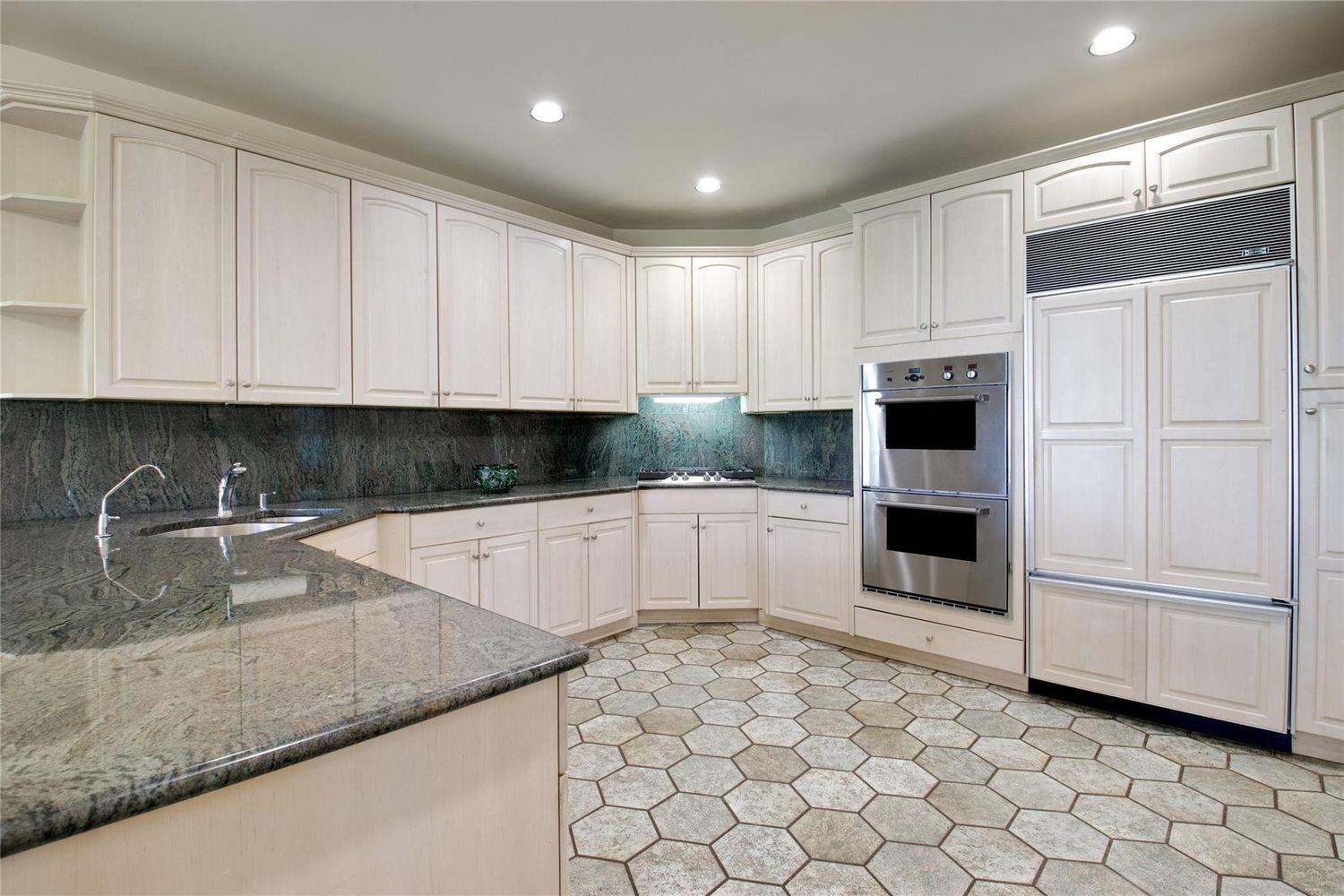 448 Links Drive, Roslyn, New York image 6