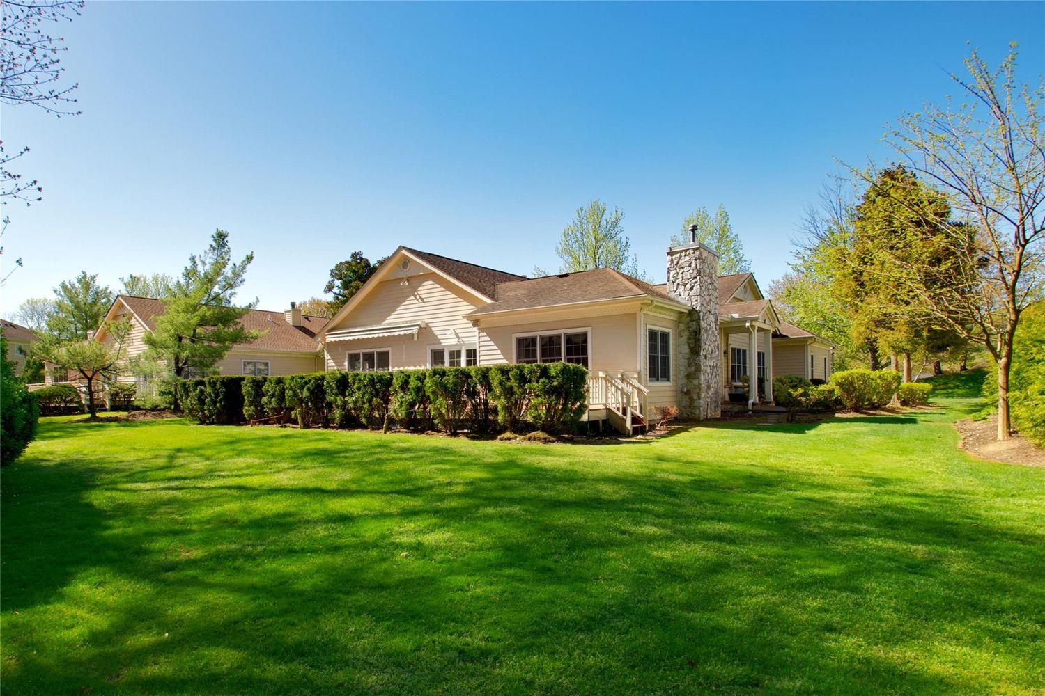 448 Links Drive, Roslyn, New York image 2