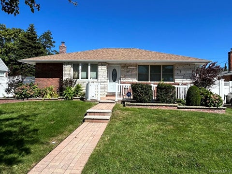 Homes For Rent - 67 Emerson Avenue<br/> Nassau County, Levittown, NY 11756