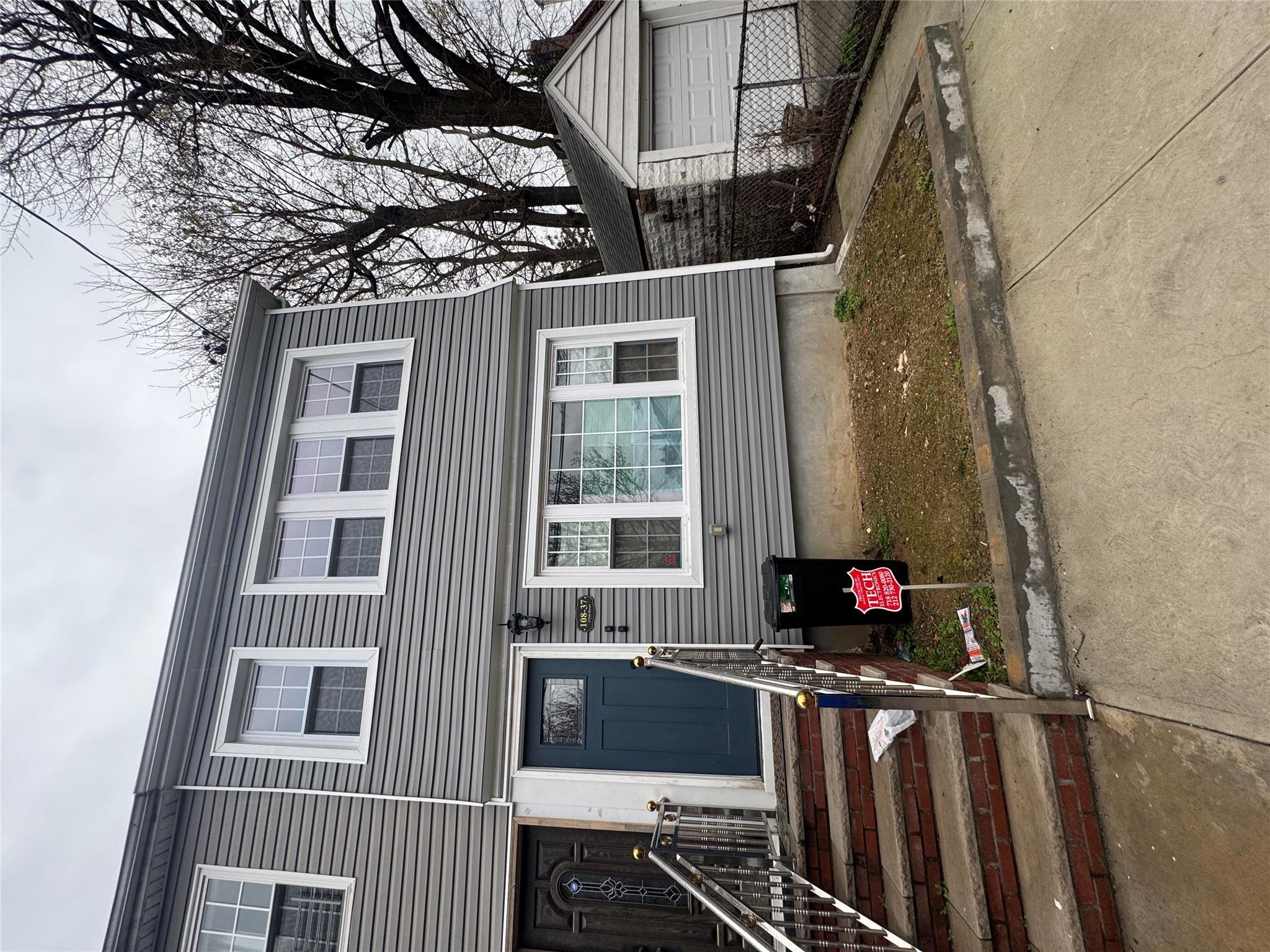 Rental Property at 173rd Street 2nd Floor, Jamaica, Queens, NY - Bedrooms: 3 
Bathrooms: 2 
Rooms: 8  - $3,500 MO.