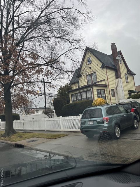 Homes For Sale - 548 Albemarle Road<br/> Cedarhurst, NY 11516