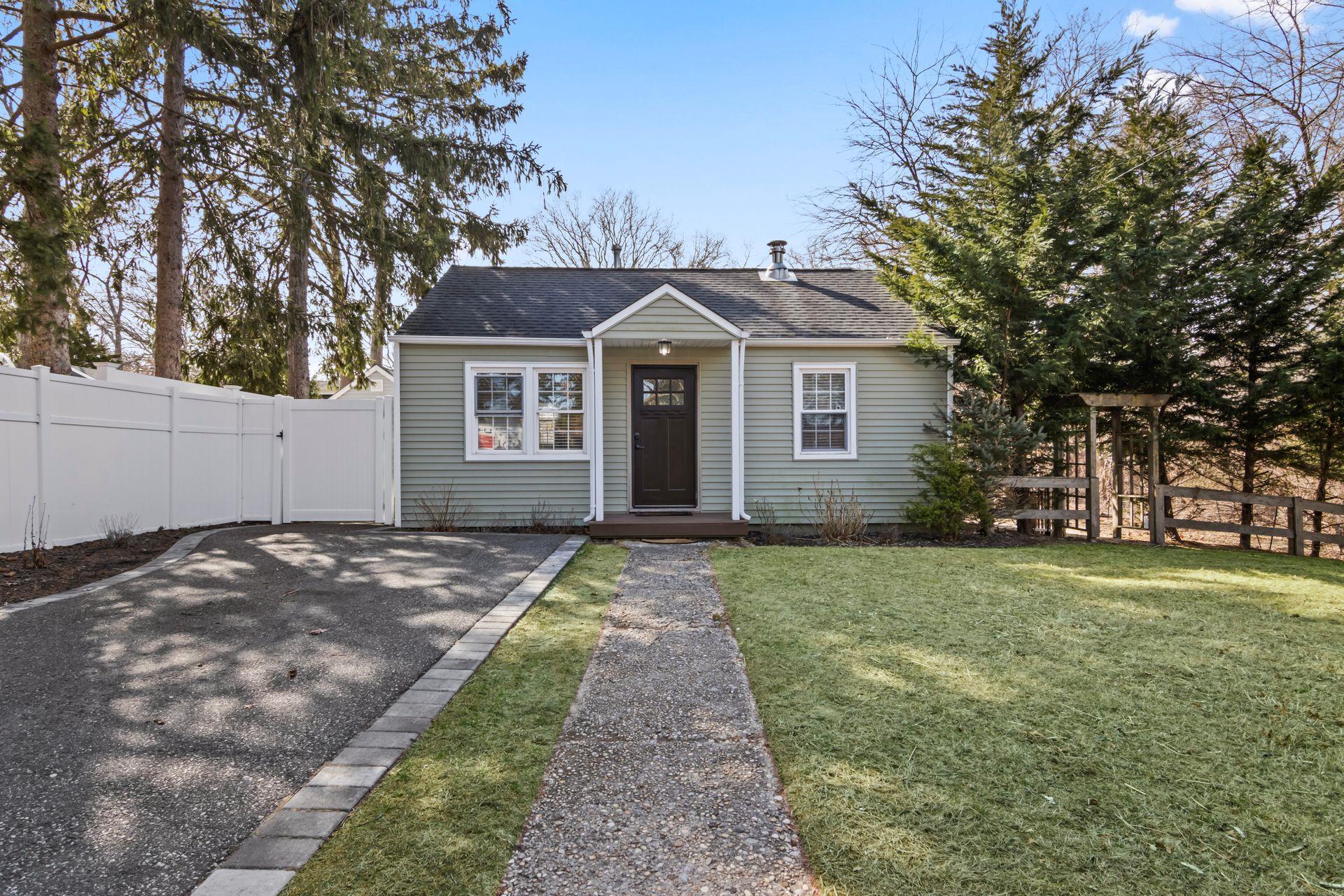4 Kathryn Street, East Patchogue, New York image 1