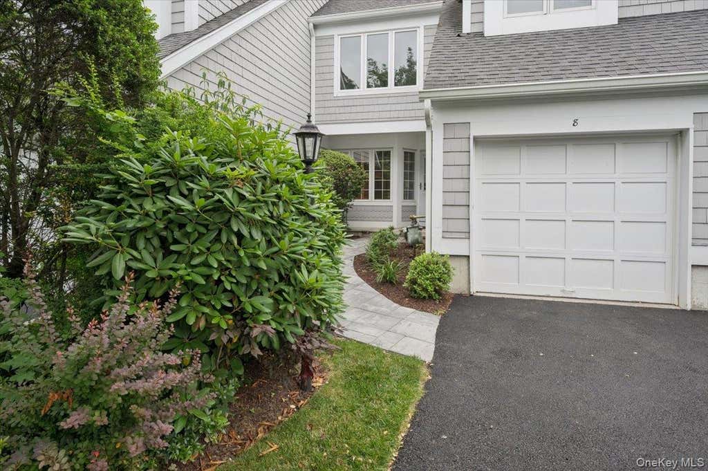 Photo of 8 Oakcrest Lane, Hastings-on-Hudson, NY 10706 (MLS # 1012549)