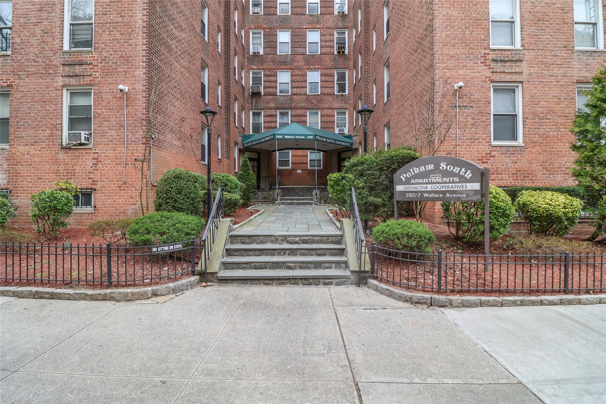 Wallace Avenue 4A, Bronx, New York - 1 Bedrooms  
1 Bathrooms  
5 Rooms - 