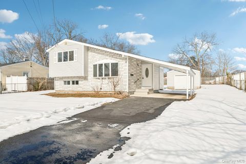 Homes For Sale - 17 Laurie Road<br/> Brentwood, NY 11717