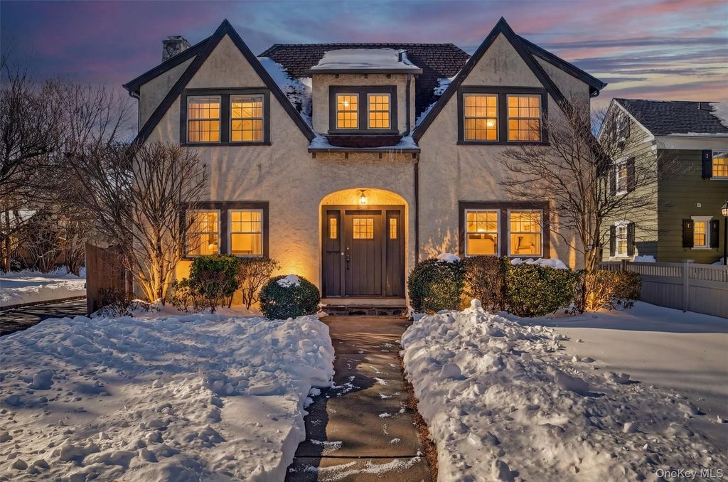 Photo of 676 Webster Avenue, New Rochelle, NY 10801 (MLS # 957727)