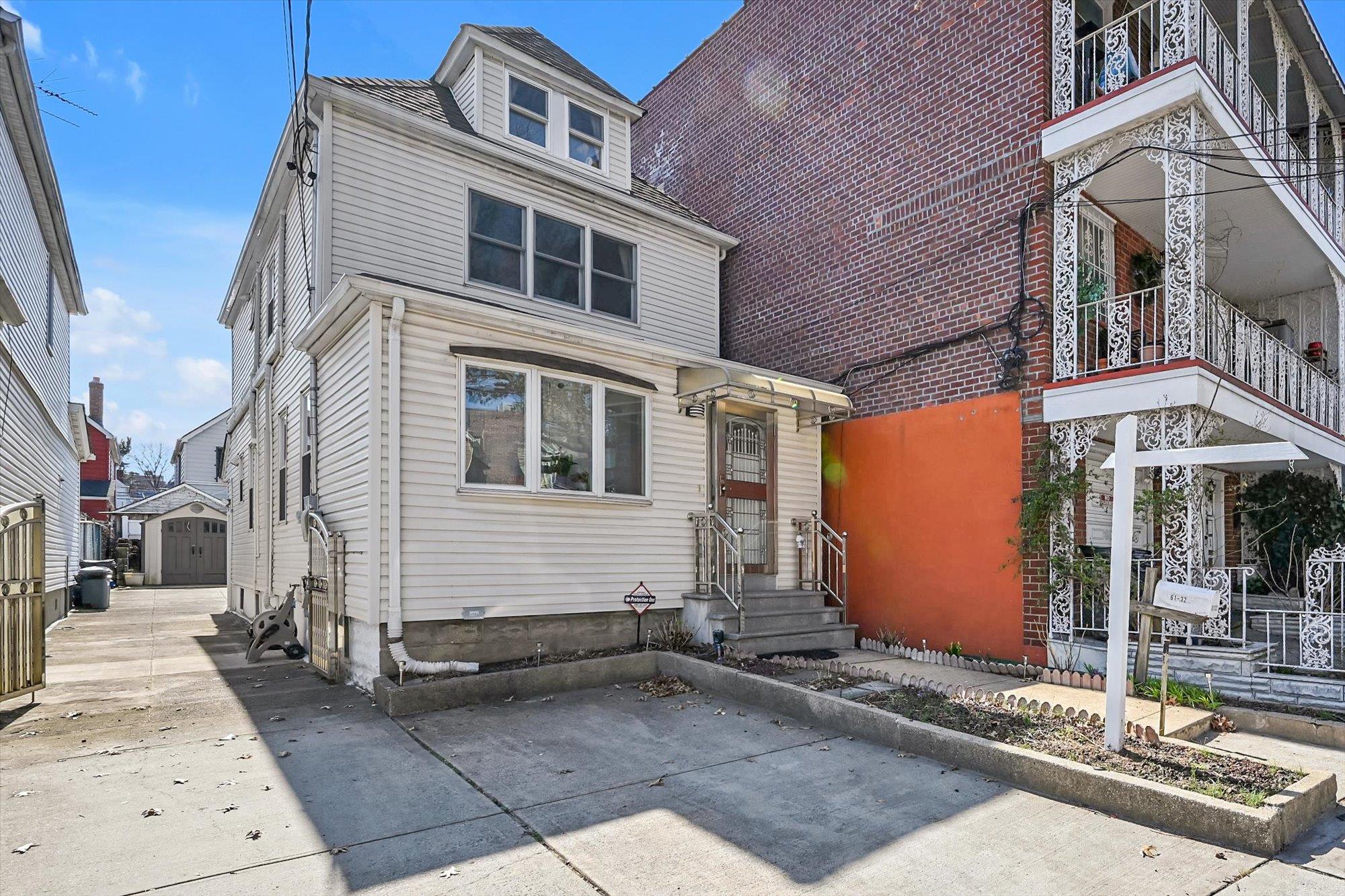 Property for Sale at Booth Street, Rego Park, Queens, NY - Bedrooms: 3 
Bathrooms: 2 
Rooms: 6  - $999,999