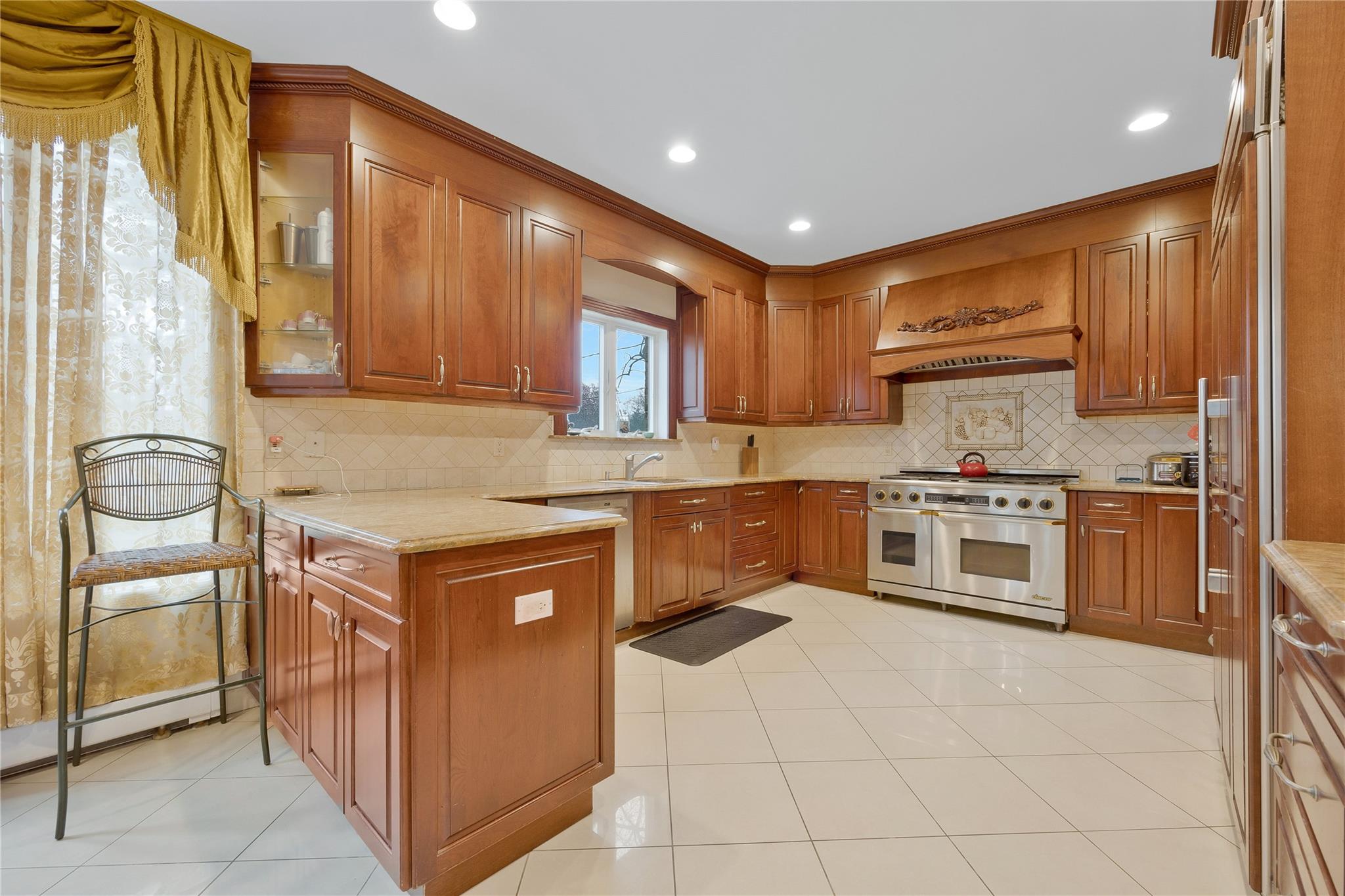 8 Percheron Lane, Roslyn Heights, New York image 12