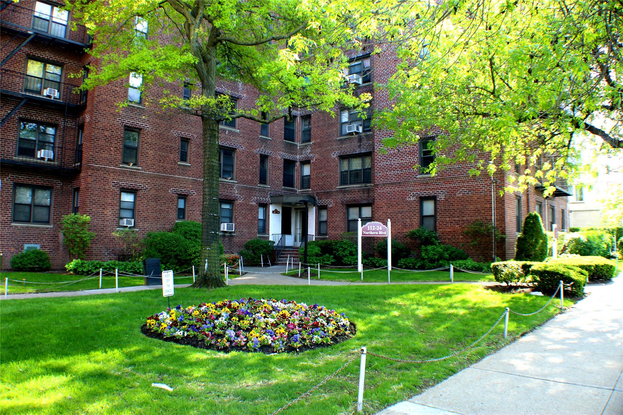 Northern Boulevard 2C, Corona, Queens, NY - 2 Bedrooms  
1 Bathrooms  
5 Rooms - 