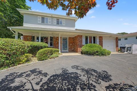 Homes For Sale - 16 Cross Bow Lane<br/> Commack, NY 11725