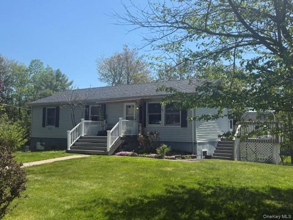 Photo of 47 Lakeland Drive, South Fallsburg, NY 12779 (MLS # 1000981)
