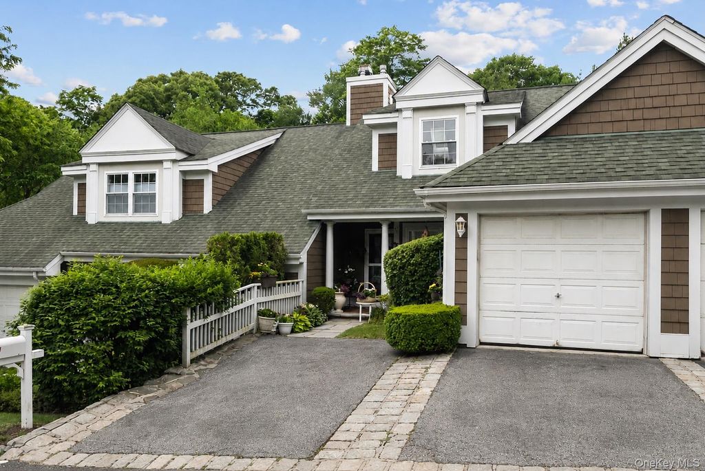 Photo of 4 Winterberry Lane, Briarcliff Manor, NY 10510 (MLS # 996366)