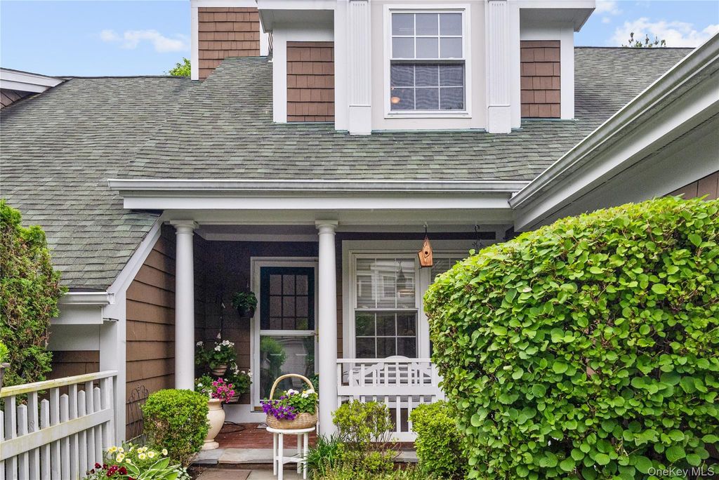 Photo of 4 Winterberry Lane, Briarcliff Manor, NY 10510 (MLS # 996366)