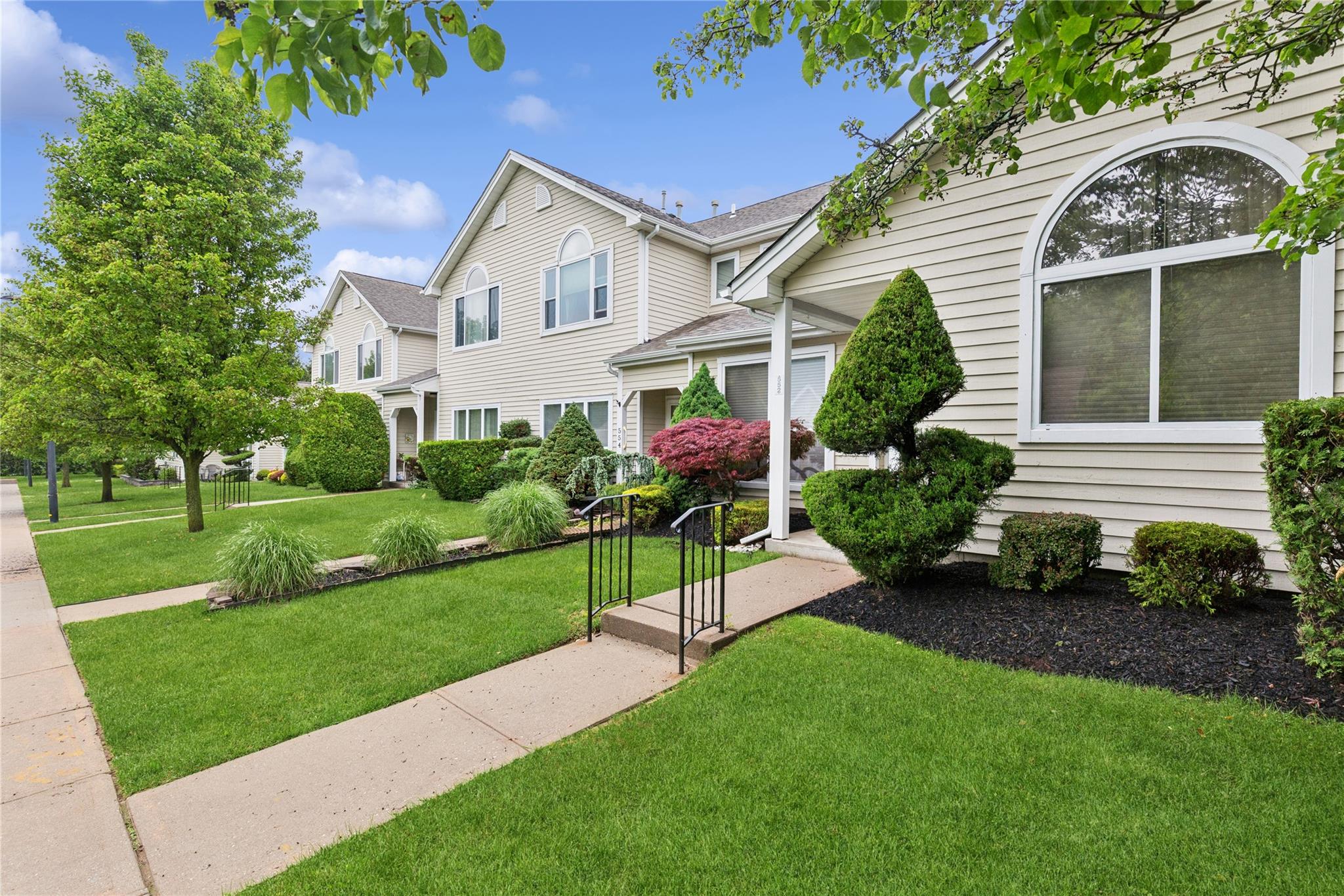 552 Birchwood Park Drive, Middle Island, New York image 3