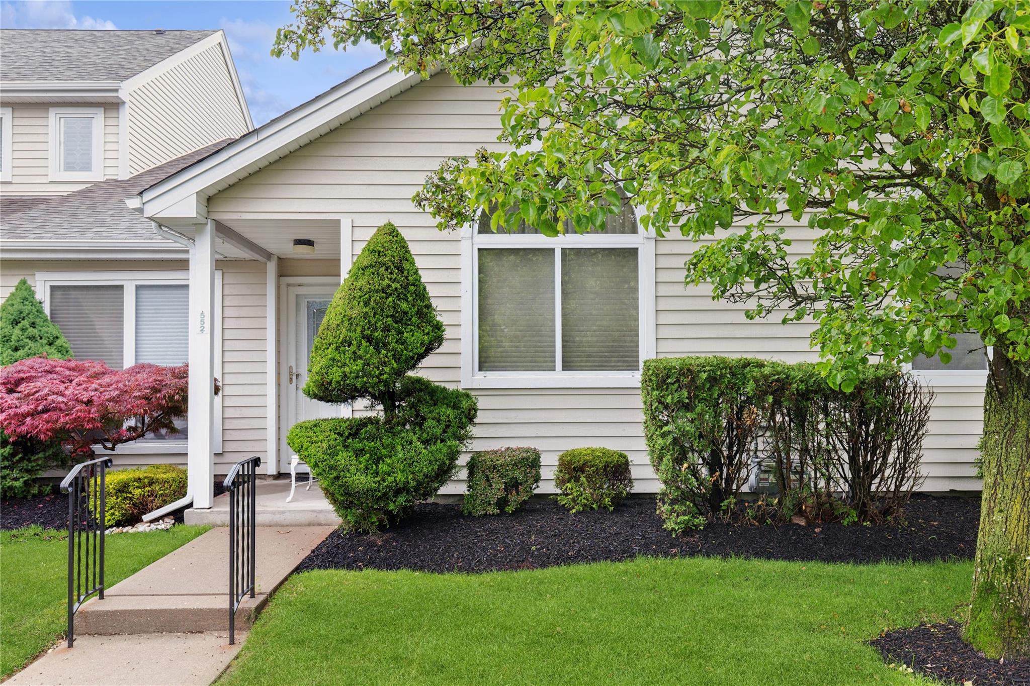 552 Birchwood Park Drive, Middle Island, New York image 4
