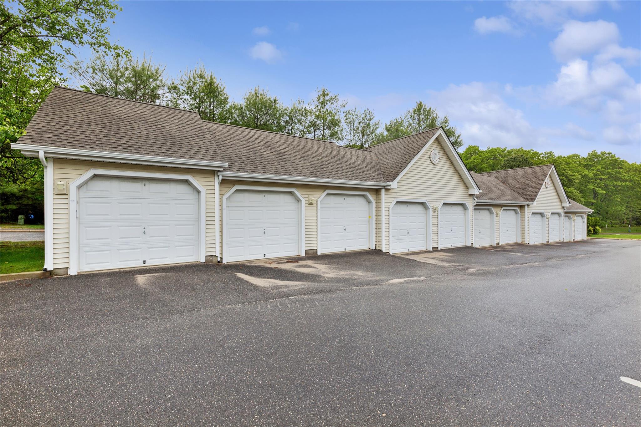 552 Birchwood Park Drive, Middle Island, New York image 24