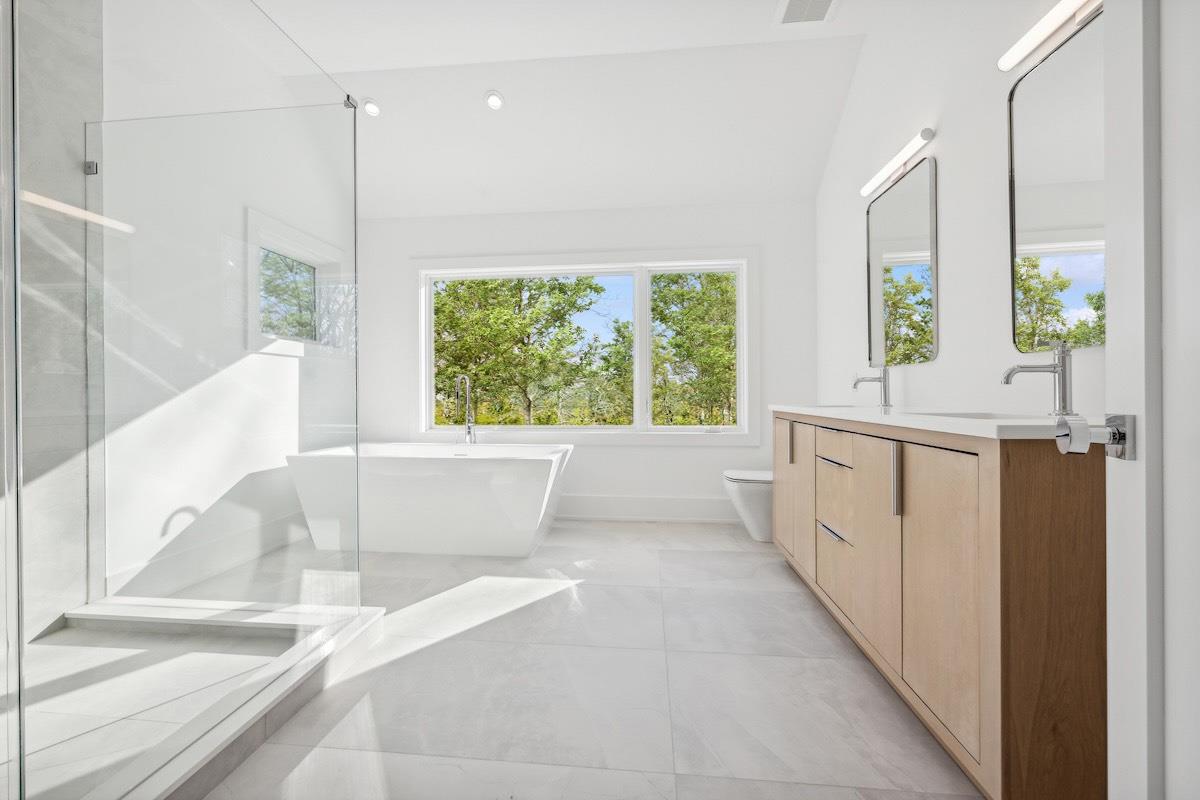 10 Broadwood Court, Wainscott, New York image 18
