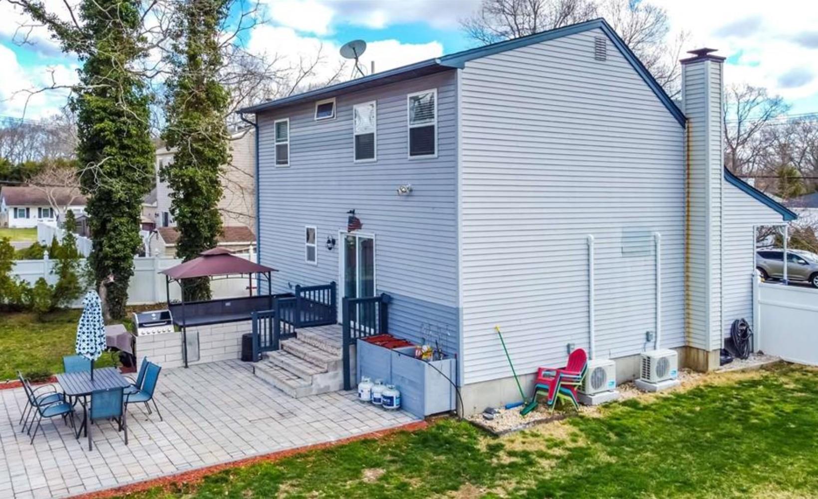 86 Madison Street, Mastic, New York image 3
