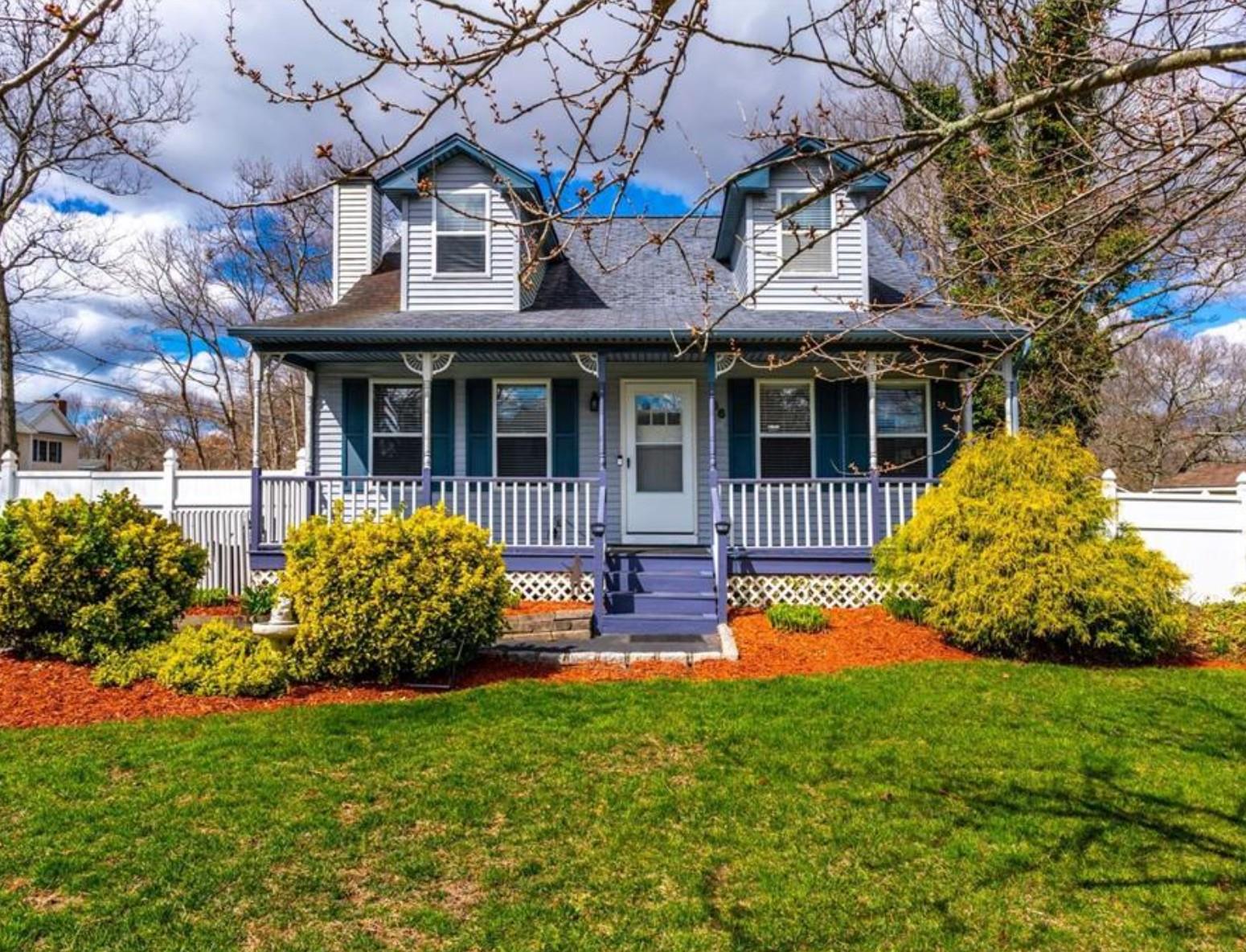 86 Madison Street, Mastic, New York image 5