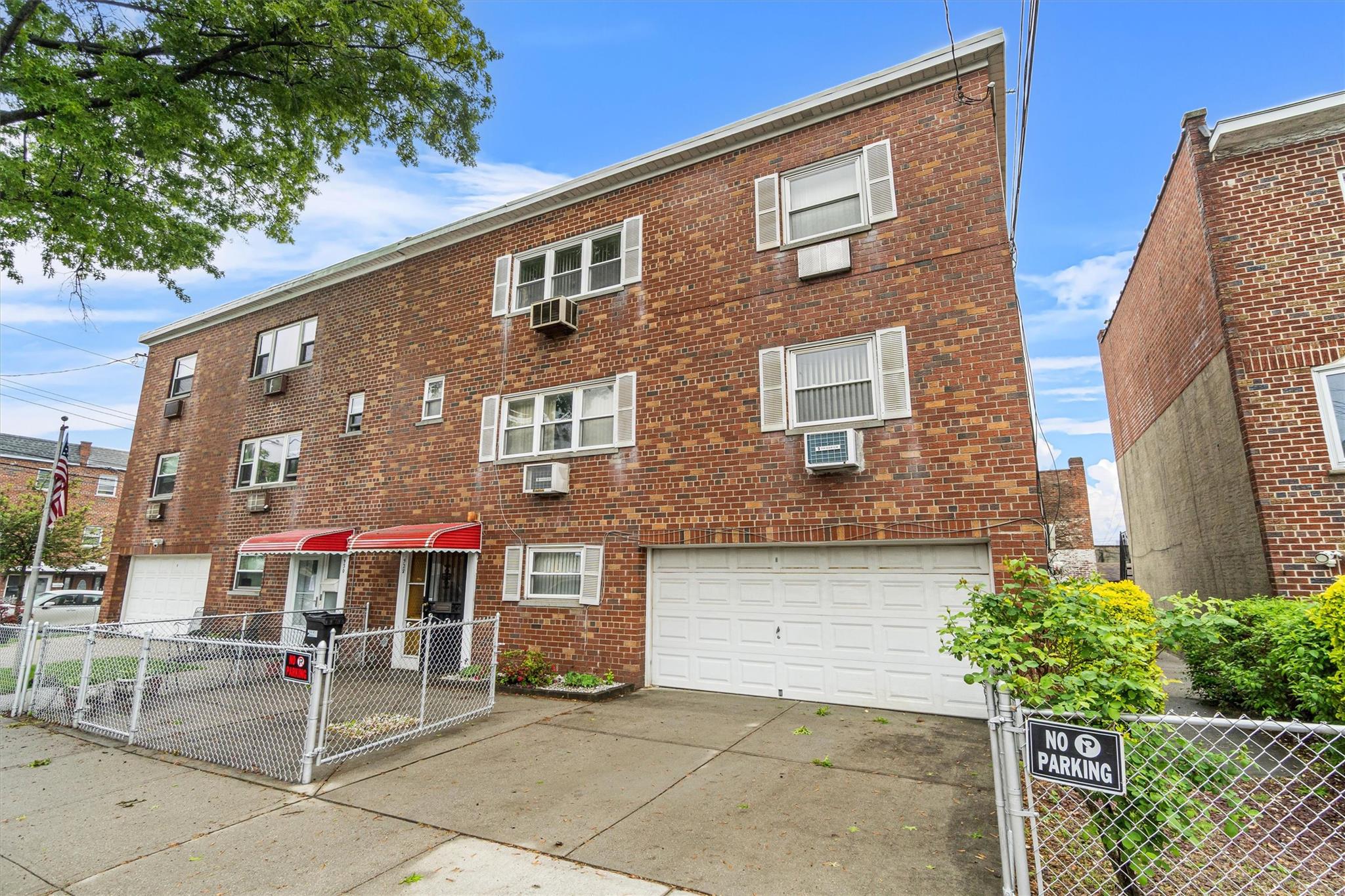 Pierce Avenue, Bronx, New York - 6 Bedrooms - 