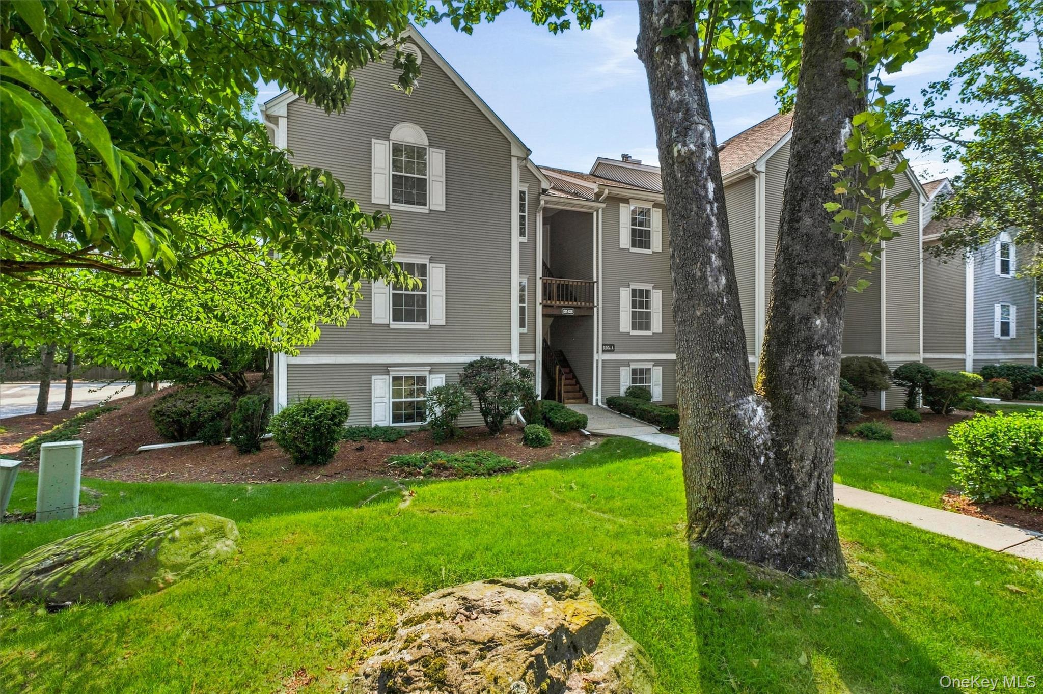 1002 Washington Green AG2