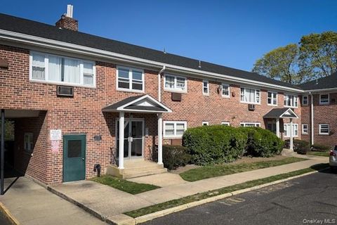 Apartment For Rent - 92 South Clinton Avenue #3F<br/> Bay Shore, NY 11706