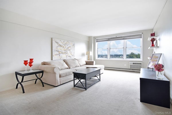 377 WESTCHESTER AVE APT 4F, PORT CHESTER, NY 10573 - Image dd91c65cb7f764613961b93da04cfbfb/702525925