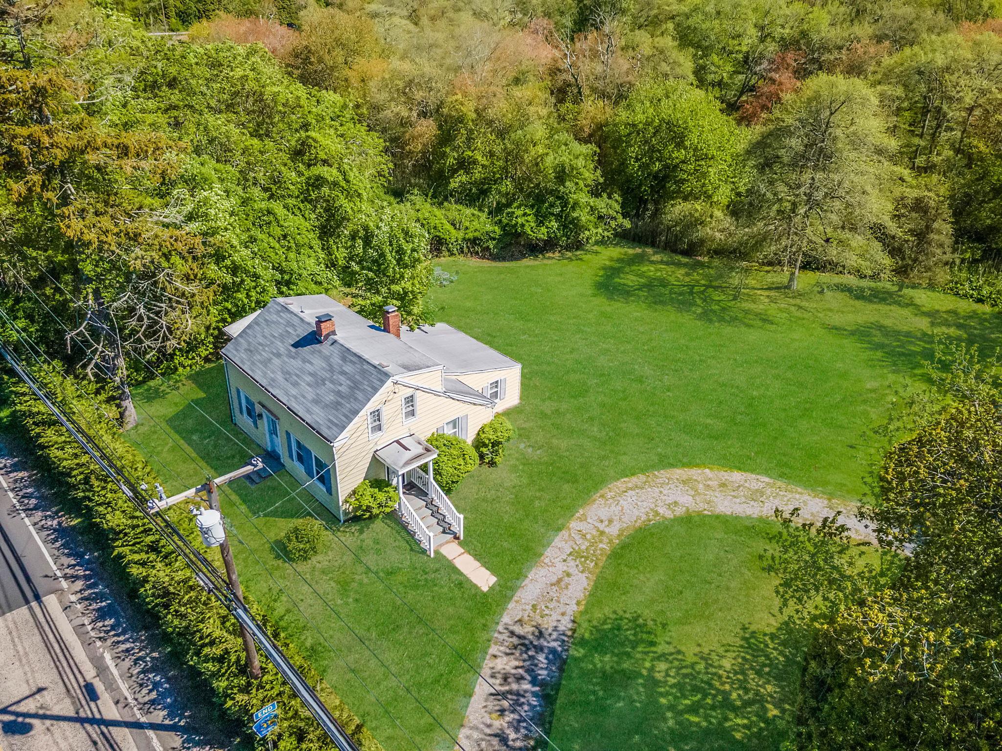 N Sea Road, Southampton, Hamptons, NY - 3 Bedrooms  
3 Bathrooms - 