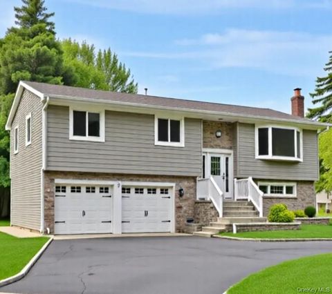 Photo of 10 Evelyn Drive, Bethpage, NY 11714 (MLS # 920779)