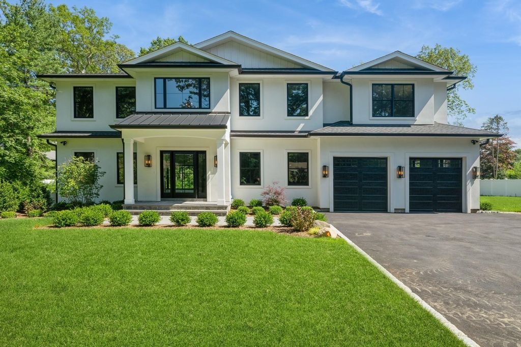 Photo of 352 Cold Spring Road, Syosset, NY 11791 (MLS # 879222)