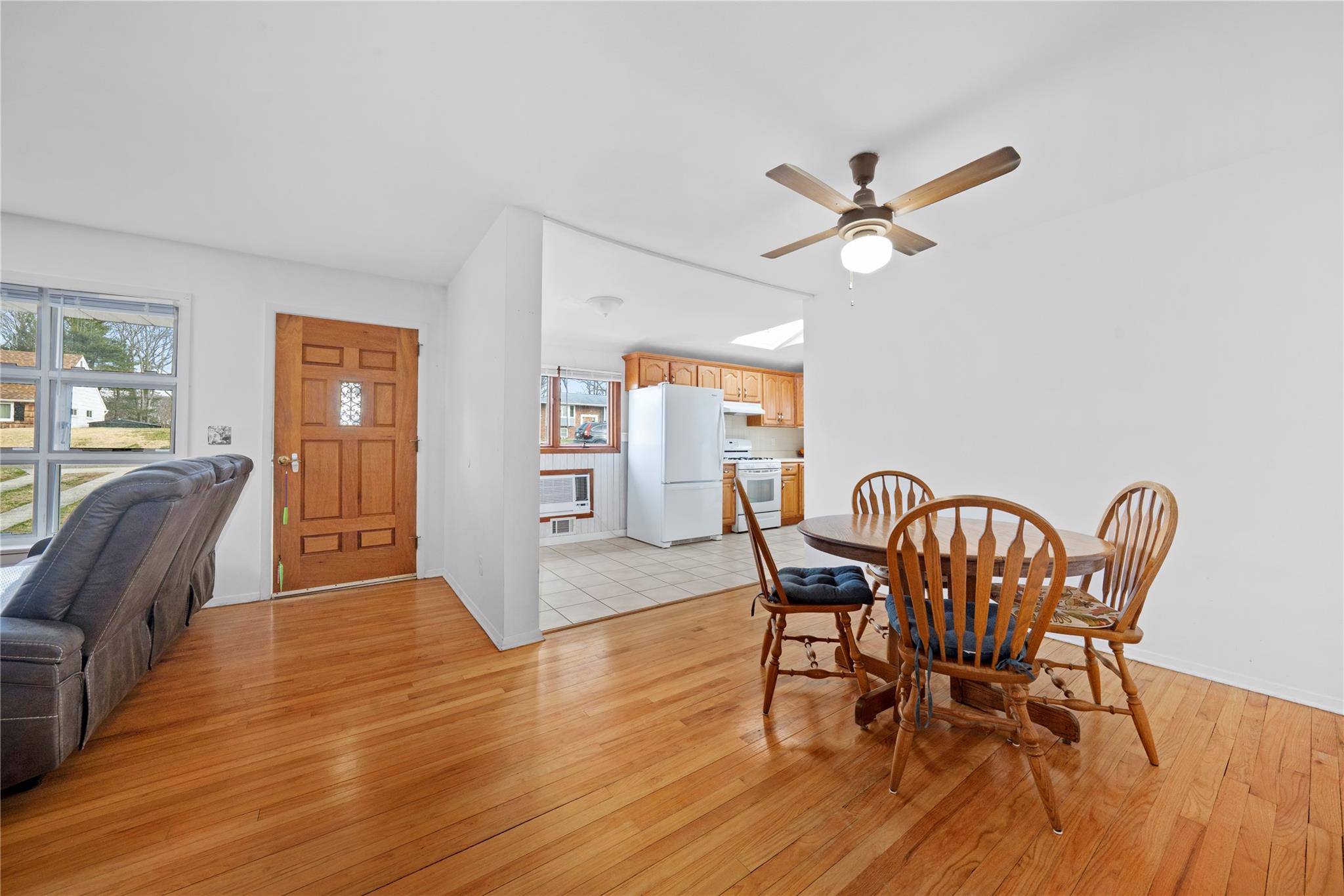 22 Eagle Lane, Hauppauge, New York image 2