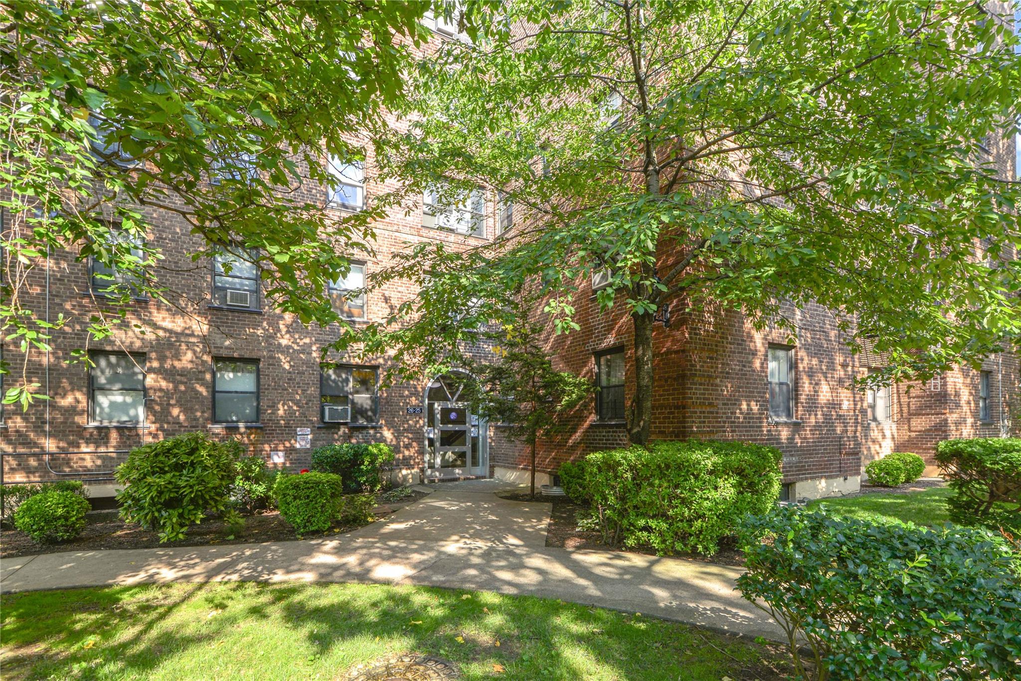 Property for Sale at 141 Street 6A, Flushing, Queens, NY - Bedrooms: 1 
Bathrooms: 1 
Rooms: 4  - $298,000