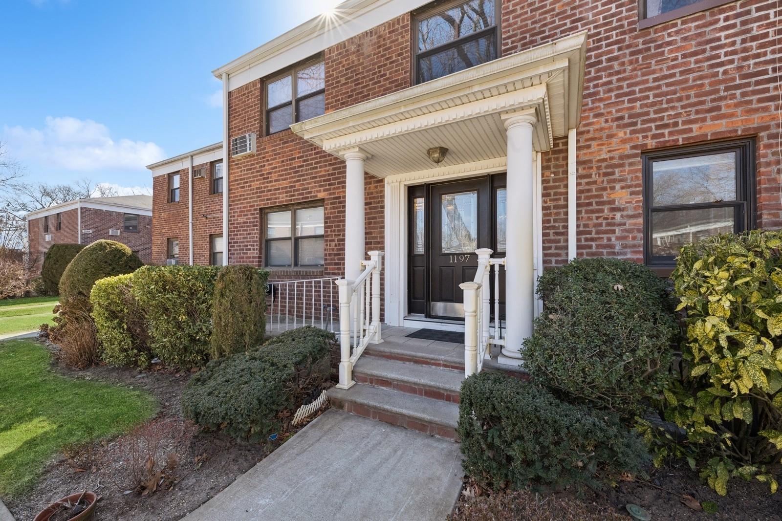 1197 E Broadway #K14, Hewlett, New York image 3