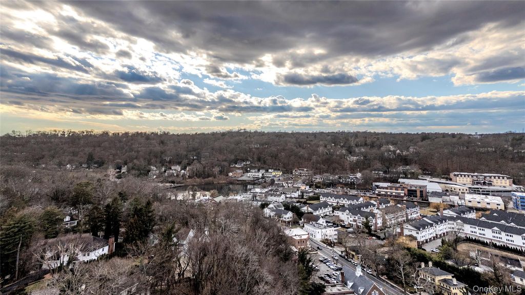 Photo of 15 sinclair martin Drive, Roslyn, NY 11576 (MLS # 951114)